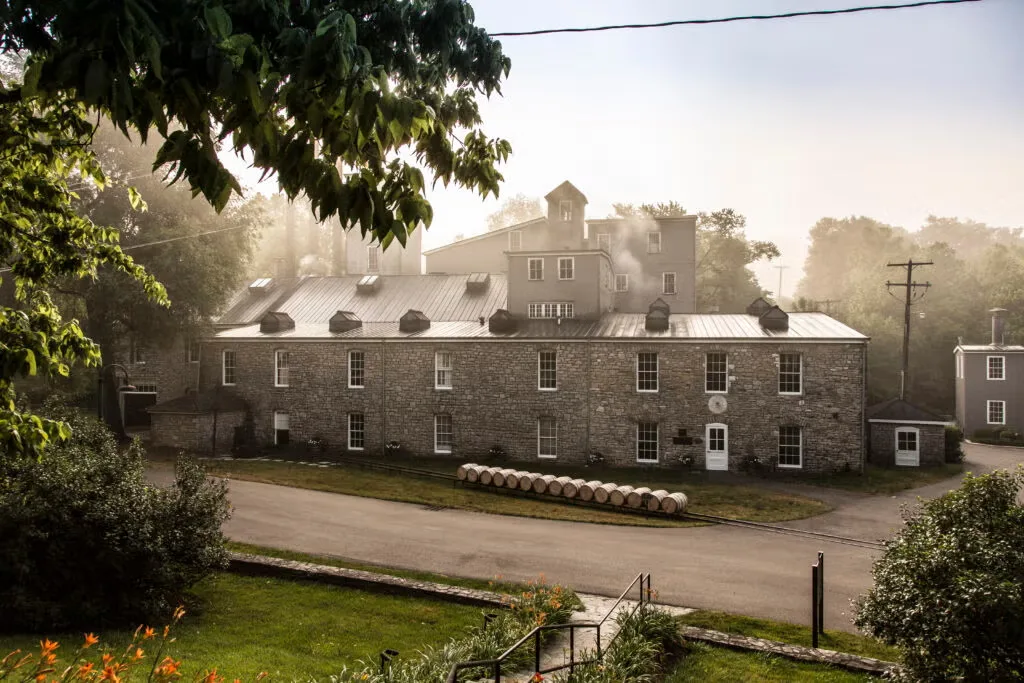 Woodford Reserve Distillery: Craft and Scenic Elegance